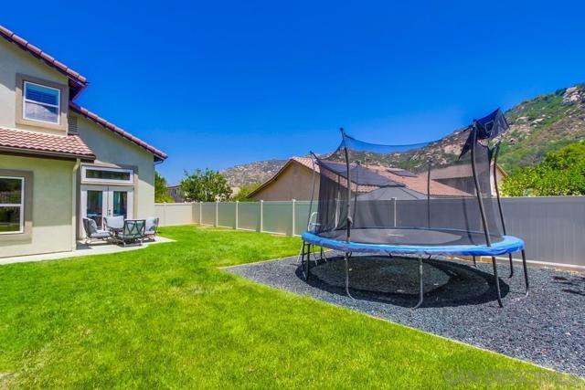3207 Meadow Side Pl, Escondido CA: https://media.crmls.org/mediaz/dfd6b4a3-4758-4346-a186-075d73ecbbfe.jpg