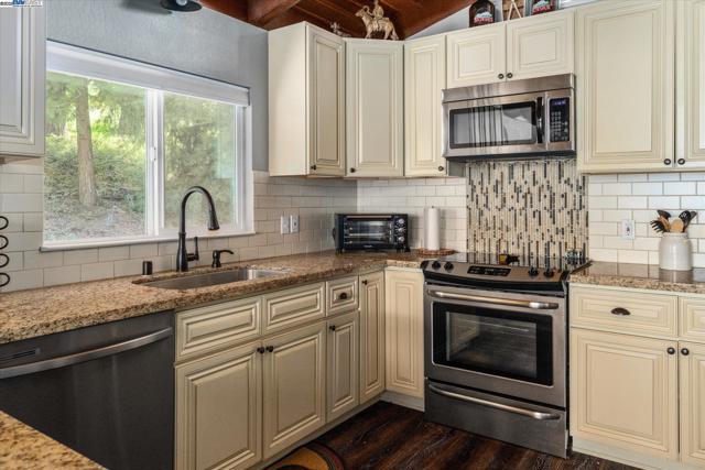 2190 Patricia Ln, Arnold CA: https://media.crmls.org/mediaz/dfd75c23-7b2c-4e58-8cc7-ce7b27a864f8.jpg