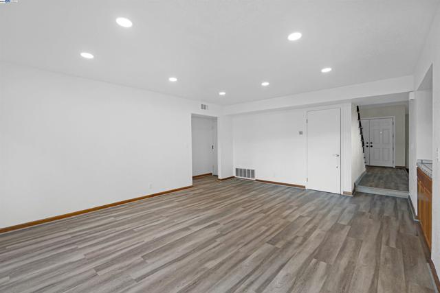 3608 Siskiyou Ct, Hayward CA: https://media.crmls.org/mediaz/dfd7613d-e712-4588-af34-cfaa97a94438.jpg