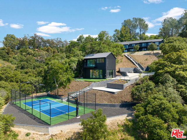 3140 Coldwater Canyon, Studio City CA: https://media.crmls.org/mediaz/dfd7650e-65a0-4ed1-bb23-6d72ef625af8.jpg