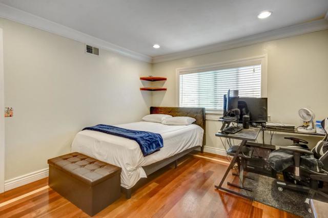 895 Greenwich Drive, Gilroy CA: https://media.crmls.org/mediaz/dfd78181-e25e-45e6-ac0e-37ffc8db6fe6.jpg