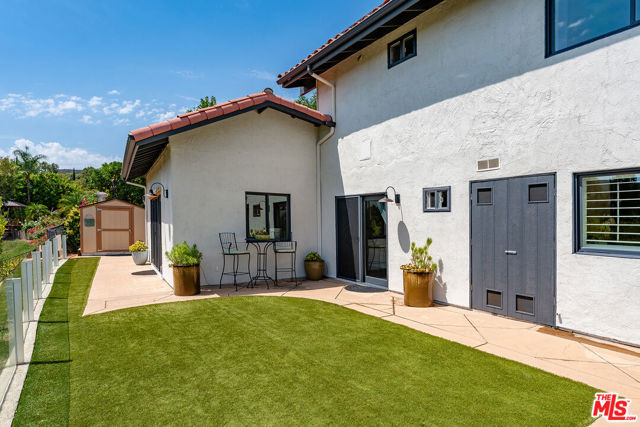 23306 Park Hacienda, Calabasas CA: https://media.crmls.org/mediaz/dfd80085-54aa-414c-a19d-2cfc59e43daf.jpg