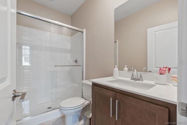 15219 Laguna Ave, Lake Elsinore CA: https://media.crmls.org/mediaz/dfd8907b-bb4f-42a5-8a1b-ce3358b0d939.jpg
