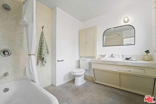 2843 Virginia Road, Los Angeles CA: https://media.crmls.org/mediaz/dfd8ad24-1f66-490f-a9d5-c8246aa4d540.jpg