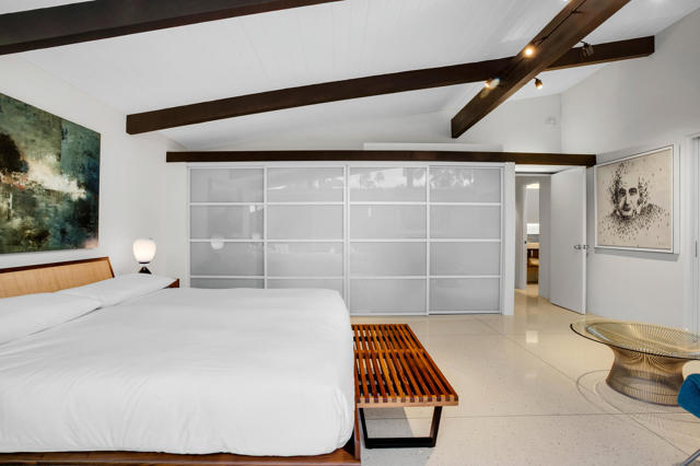 Image 21 of 83 For 992 La Jolla Road