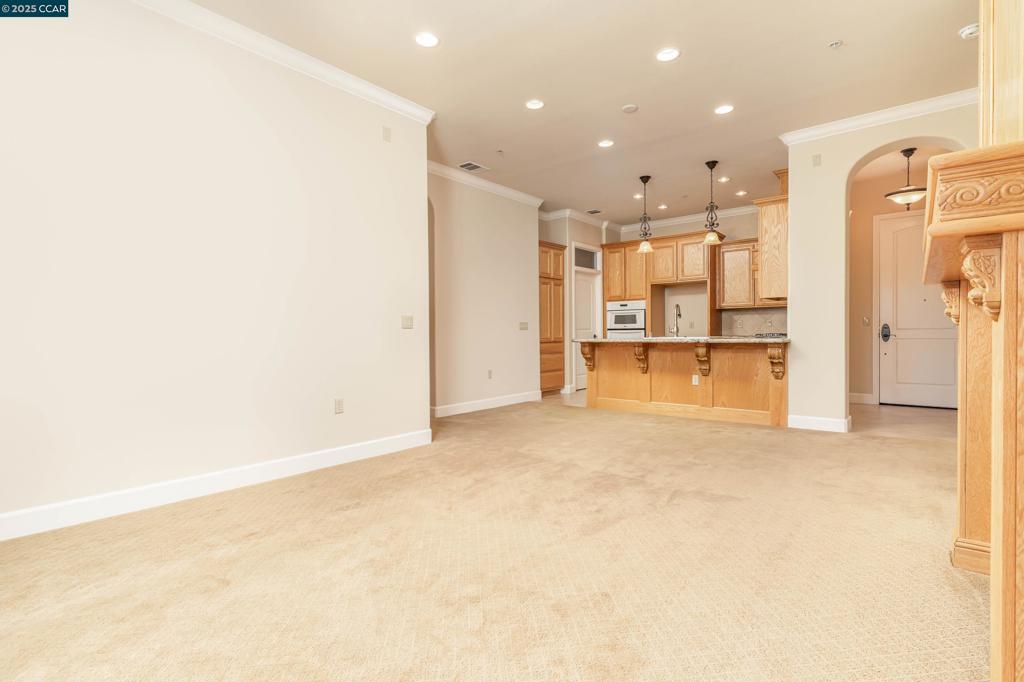 https://media.crmls.org/mediaz/dfd93da7-0184-4deb-ba00-2859abca8655.jpg?preset=X-Large