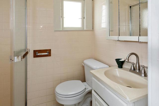 270 Andover Street, San Francisco CA: https://media.crmls.org/mediaz/dfd96bdb-a76c-45ff-a715-2f0c0a5750dc.jpg
