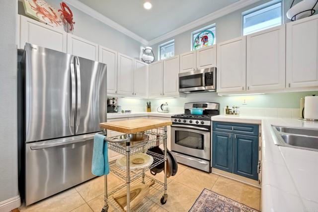 6707 Ketch Way, Carlsbad CA: https://media.crmls.org/mediaz/dfda2464-8d24-4c81-acae-96c0e742feed.jpg