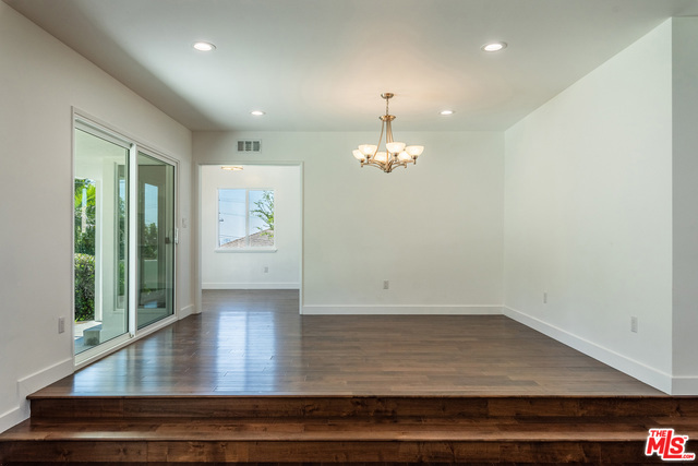 5412 S HOLT Avenue, Los Angeles CA: https://media.crmls.org/mediaz/dfda263a-4116-4697-be18-7918c1ba0173.jpg
