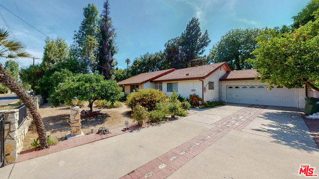 7337 Newcastle Avenue photo 2