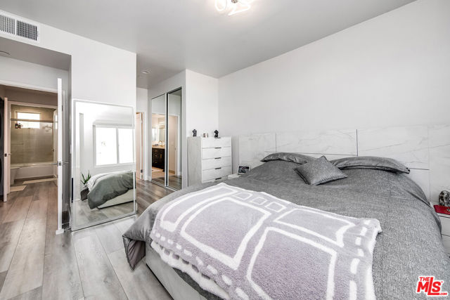 4326 Babcock Avenue, Studio City CA: https://media.crmls.org/mediaz/dfdaa5b8-3278-4c55-afaf-b686faf24569.jpg