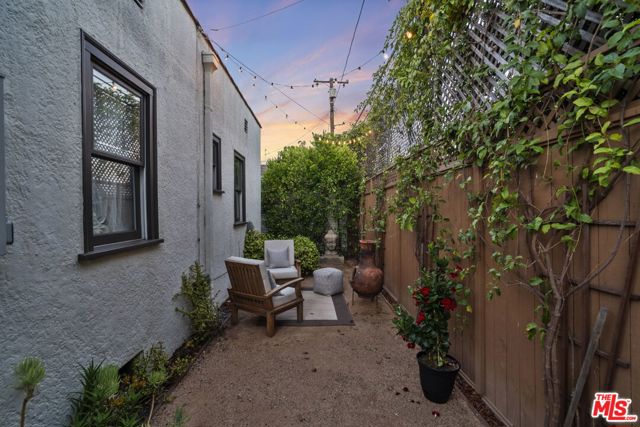 5966 Airdrome Street, Los Angeles CA: https://media.crmls.org/mediaz/dfdac413-2ae4-4bd1-b3e7-a8c3f479cd20.jpg