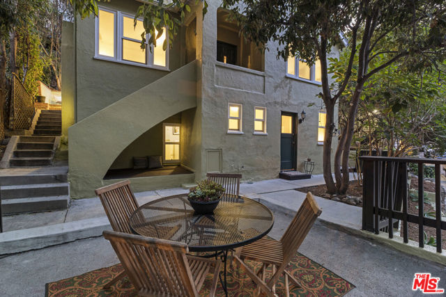 483 Museum Drive photo 2