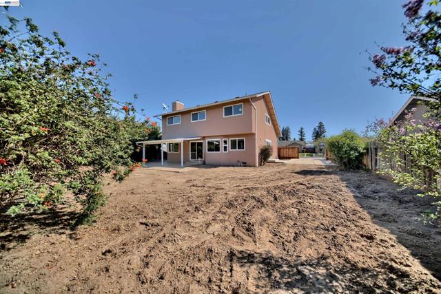 1425 Forest Dr, Turlock CA: https://media.crmls.org/mediaz/dfdb3a14-1ba0-485e-aad3-50ea0c8c6db3.jpg