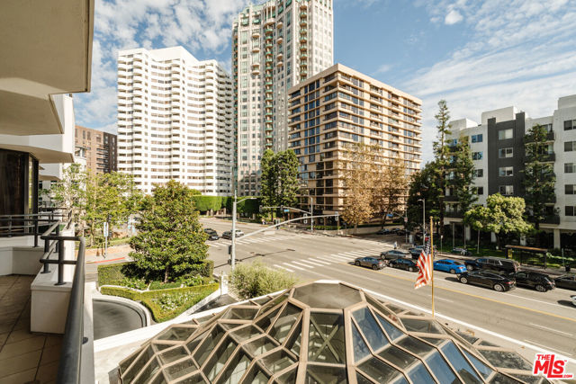 10601 Wilshire Boulevard, Los Angeles CA: https://media.crmls.org/mediaz/dfdbddc4-8dd1-449c-bb93-08f780db6c9d.jpg