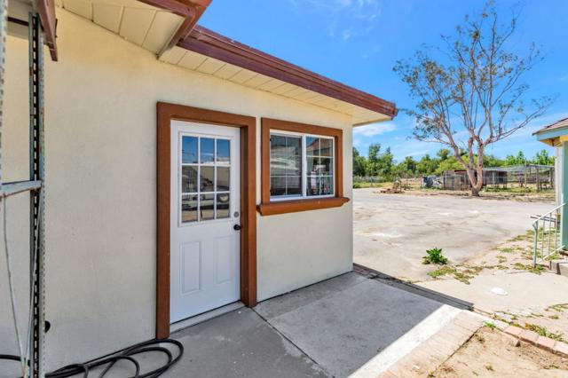 7750 Lovers Lane, Hollister CA: https://media.crmls.org/mediaz/dfdc2afb-b92a-4105-ae80-46e46661f534.jpg
