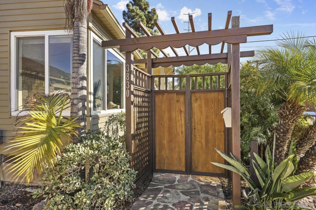 40 Tennyson St