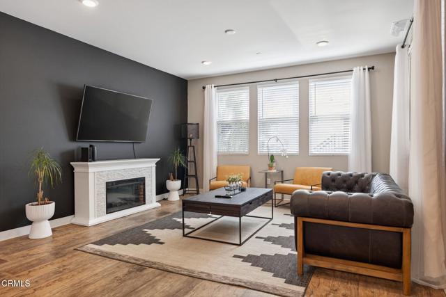 Detail Gallery Image 6 of 45 For 241 Los Altos Walk, Ventura,  CA 93004 - 3 Beds | 3 Baths