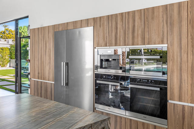2 Bravo Court, Rancho Mirage CA: https://media.crmls.org/mediaz/dfdcca0c-4fca-43ef-8d8d-319c15198746.jpg