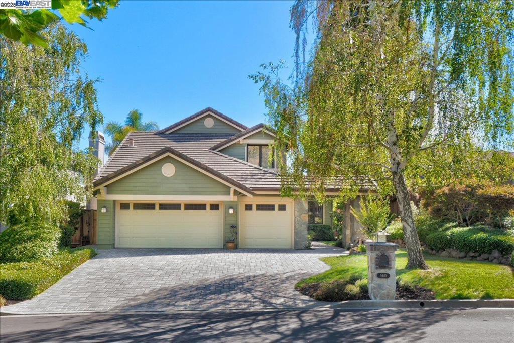 560 Buttonwood Dr