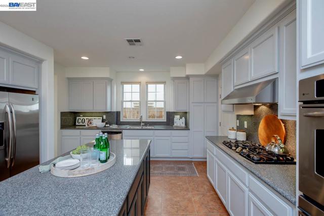 Image 17 of 60 For 2358 Coral Sea St