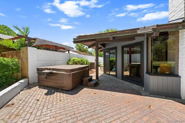 32676 Taspa Ct, Pauma Valley CA: https://media.crmls.org/mediaz/dfdd4b89-8db0-4aec-a8a7-9096d85ff4ae.jpg