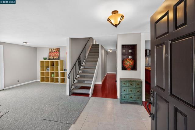 2173 Madrone Dr, Fairfield CA: https://media.crmls.org/mediaz/dfddc29d-f08d-42f9-9c57-a0a9d95d6dbd.jpg