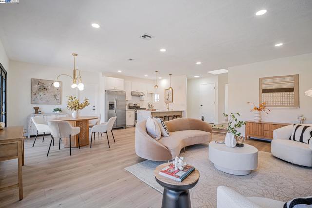 6588 Flanders Dr, Newark CA: https://media.crmls.org/mediaz/dfdeb587-9e93-4185-85b5-a984abb250e9.jpg