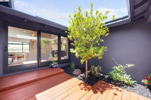 4149 Moselle Ct, Pleasanton CA: https://media.crmls.org/mediaz/dfded9df-5f41-4628-9561-e5e15b511725.jpg