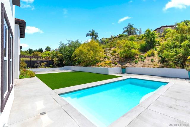 1120 Championship Rd, Oceanside CA: https://media.crmls.org/mediaz/dfdf4e4f-f68d-4ff6-aeca-af164af2fab6.jpg