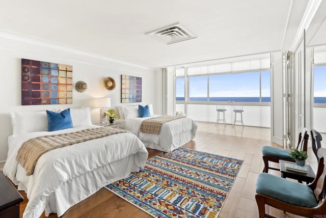 939 Coast Boulevard, La Jolla CA: https://media.crmls.org/mediaz/dfdf71ec-225b-4913-9ed3-a496808781a5.jpg