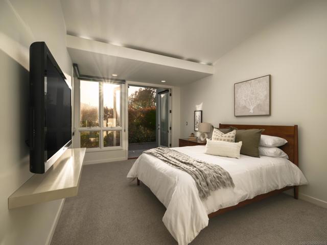 327 Pine Needles Dr, Del Mar CA: https://media.crmls.org/mediaz/dfdfb0f1-2bd6-4141-827b-5d036899e4b8.jpg