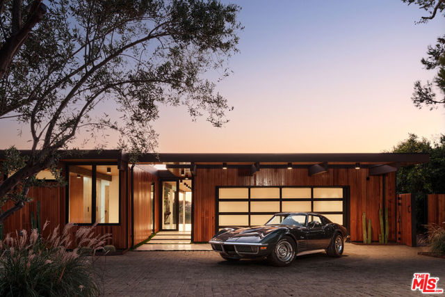 5637 Busch Drive, Malibu CA: https://media.crmls.org/mediaz/dfe03d7a-f9d5-404d-b552-1c30845cb8a9.jpg