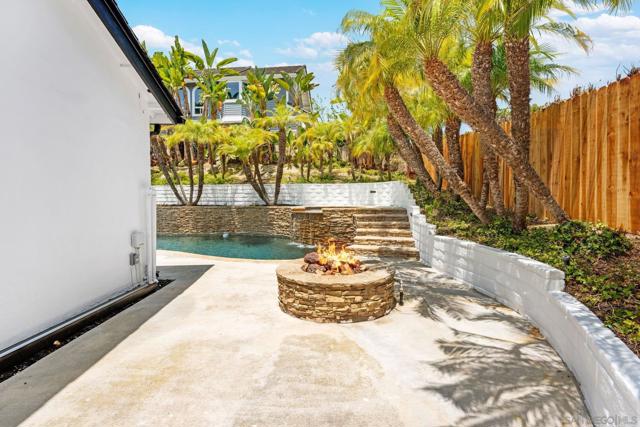 7105 Mimosa Dr, Carlsbad CA: https://media.crmls.org/mediaz/dfe0c088-3429-4a2f-a67b-f3886b2d0ec7.jpg