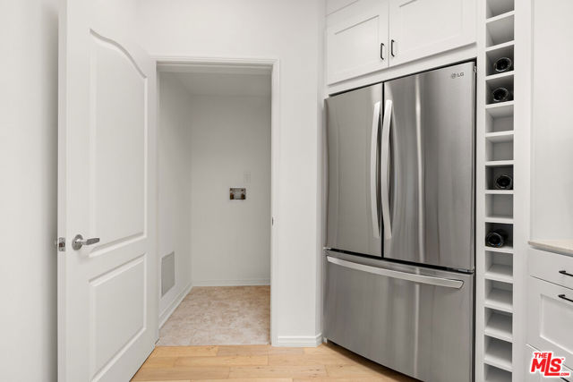 4180 Fair Avenue, Studio City CA: https://media.crmls.org/mediaz/dfe12285-e988-4252-acd7-e331bc673321.jpg