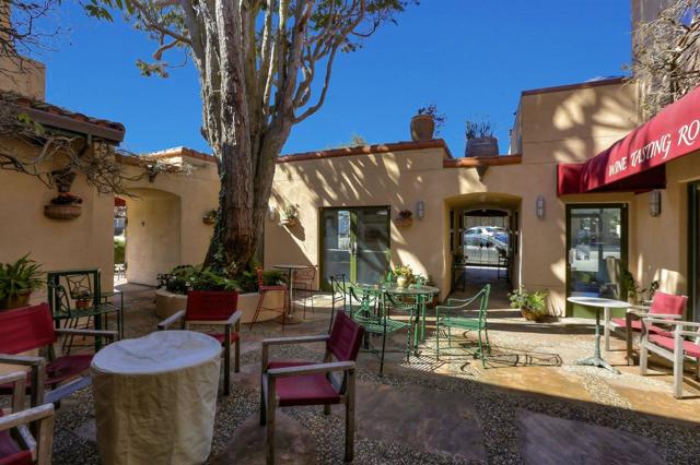 725 Correas Street, Half Moon Bay CA: https://media.crmls.org/mediaz/dfe13000-edc2-4217-a229-cef8a7d7b099.jpg