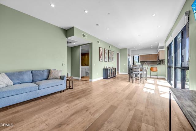 Detail Gallery Image 5 of 28 For 210 N Monterey St #409,  Alhambra,  CA 91801 - 2 Beds | 2 Baths