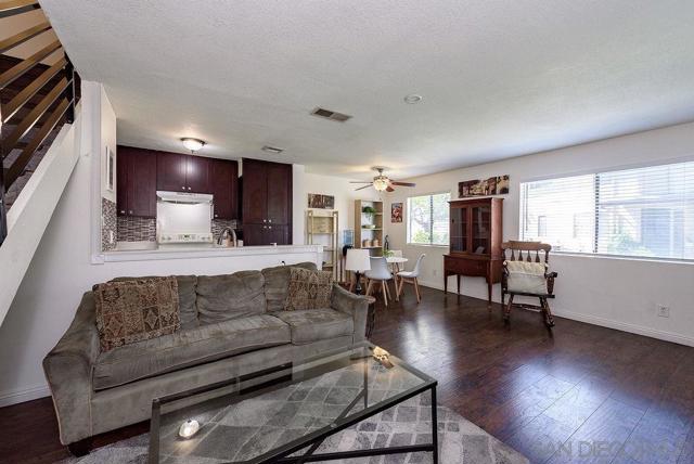 9855 Mission Greens Ct, Santee CA: https://media.crmls.org/mediaz/dfe13ca3-53a2-4861-96a2-1bc974f5a4c4.jpg