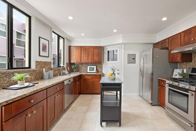818 30th Avenue, San Francisco CA: https://media.crmls.org/mediaz/dfe1c338-d406-4522-8ce9-56c961a4172b.jpg