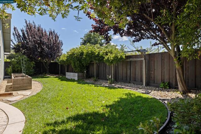 6944 Cedar Ln, Dublin CA: https://media.crmls.org/mediaz/dfe212f0-615f-4f40-ba0f-e5231a928ca4.jpg