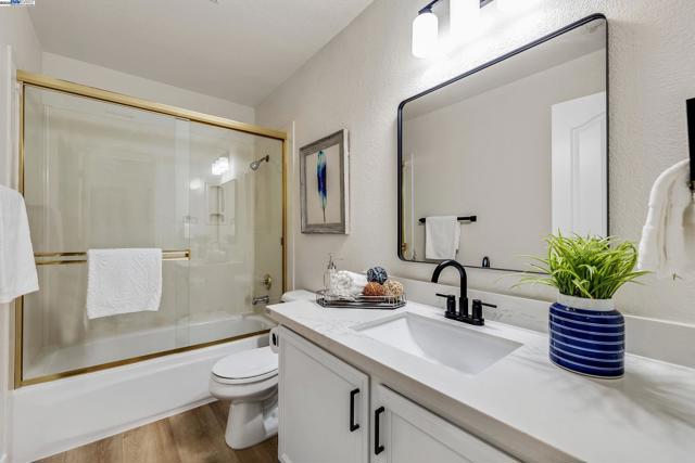 32 Maximo Ct, Danville CA: https://media.crmls.org/mediaz/dfe21dad-598f-47a5-bf1e-5ad679590d7f.jpg