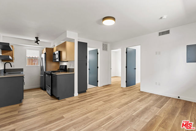 2922 Hauser Boulevard, Los Angeles CA: https://media.crmls.org/mediaz/dfe2bddf-907a-4d4b-af73-6db5b4ba8caa.jpg
