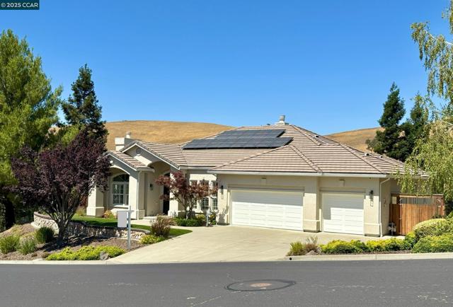 109 Forest Hill, Clayton CA: https://media.crmls.org/mediaz/dfe2da24-4e0f-43ce-8f34-e8f57132ac6f.jpg
