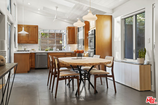 12815 Sarah Street, Studio City CA: https://media.crmls.org/mediaz/dfe2fce8-94d6-4f80-9045-6adea7326f55.jpg