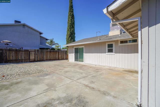 81 Pioneer Ct, Oakley CA: https://media.crmls.org/mediaz/dfe33df7-69b1-46c8-ae8c-6f1aa0856a30.jpg