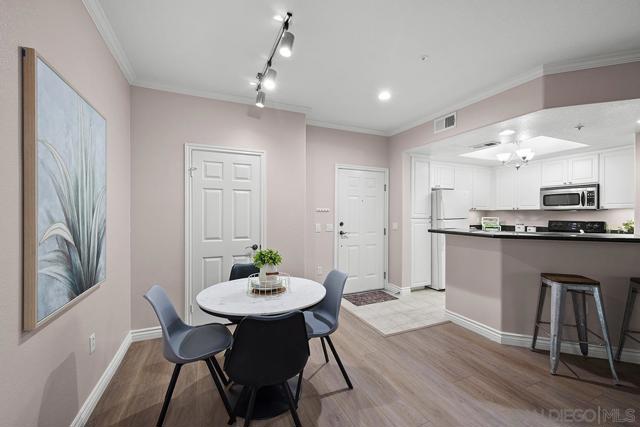 4165 Executive Dr, La Jolla CA: https://media.crmls.org/mediaz/dfe37f8c-7063-400b-b33e-3980e46a6423.jpg