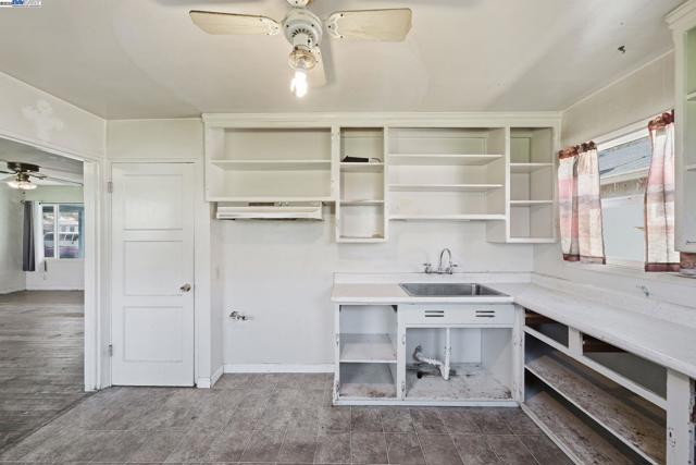 17472 Via Segundo, San Lorenzo CA: https://media.crmls.org/mediaz/dfe3db84-d389-49d5-bf27-4cb5e06b5824.jpg