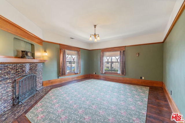 1049 Elden Avenue, Los Angeles CA: https://media.crmls.org/mediaz/dfe3f732-4b1d-4f64-a63a-409464c7cb4c.jpg