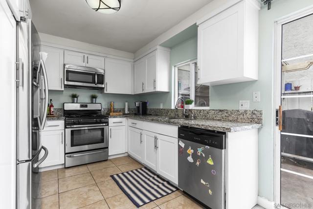 2414 1/2 Grove Ave, San Diego CA: https://media.crmls.org/mediaz/dfe44684-e5f8-471f-9555-0697dba6389b.jpg