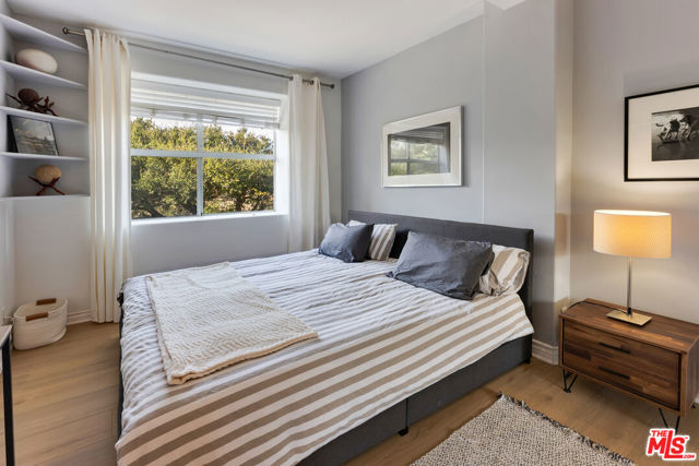 4350 Hillview Drive, Malibu CA: https://media.crmls.org/mediaz/dfe47f97-e867-4675-b17e-ade319072158.jpg
